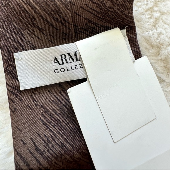 NWT!! Armani Collezione men silk tie Retail 225$ - Picture 5 of 6